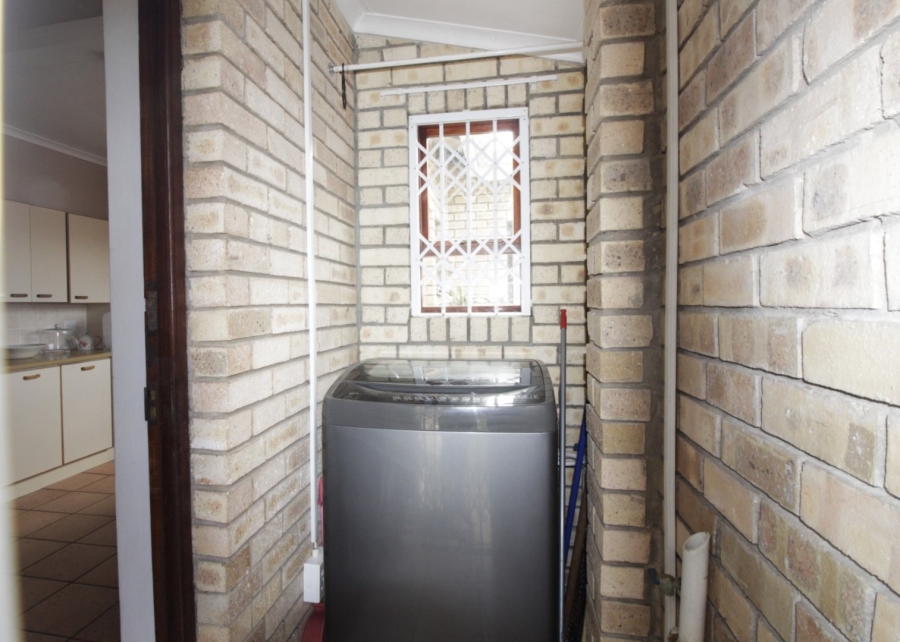 4 Bedroom Property for Sale in Wavecrest Eastern Cape